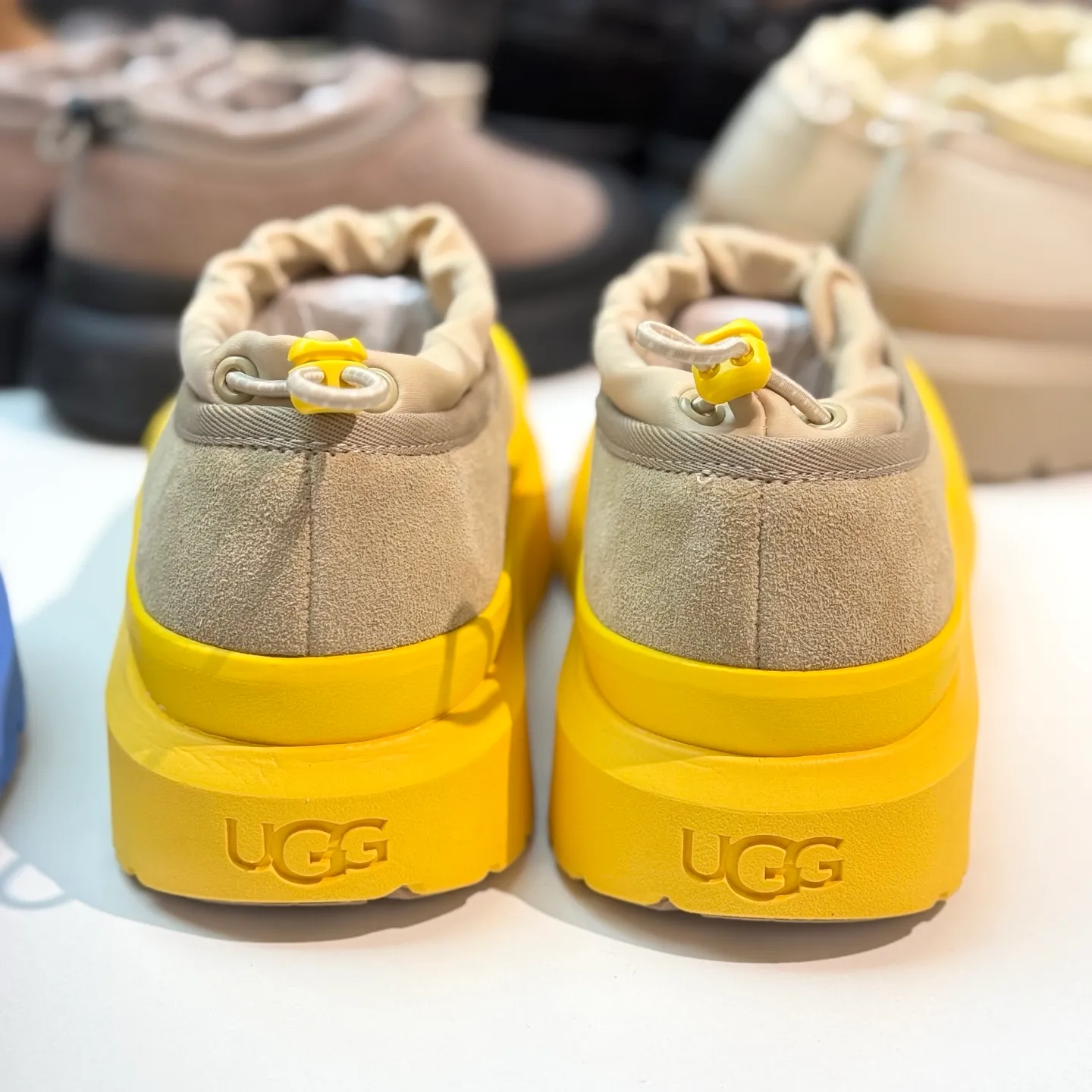 Local 💰600 Exclusive version Original OEM grade UGG Wang Yibo's same style High-end exclusive supply Pyramid-top workmanship quality High-end needs to come # Big advantage supply ❗️❗️❗️ Low-top men's and women's shoes size: 36 37 38 39 40 41 42 43 44#